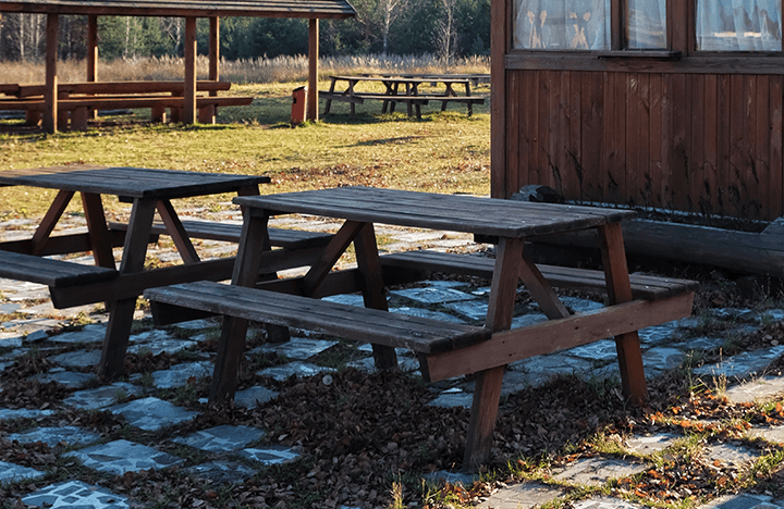 The Pros and Cons of Wooden Picnic Tables